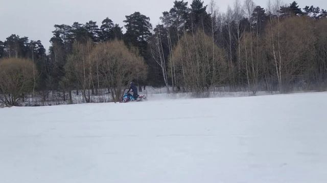 Парни на снегоходах POLARIS 800 на берегу Волги катают на пяточке смотреть онлайн