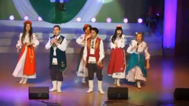 Зажгли весь зал. Аплодировали стоя! Народный ансамбль "Заряночка" - Пряник. Беларусь смотреть онлайн
