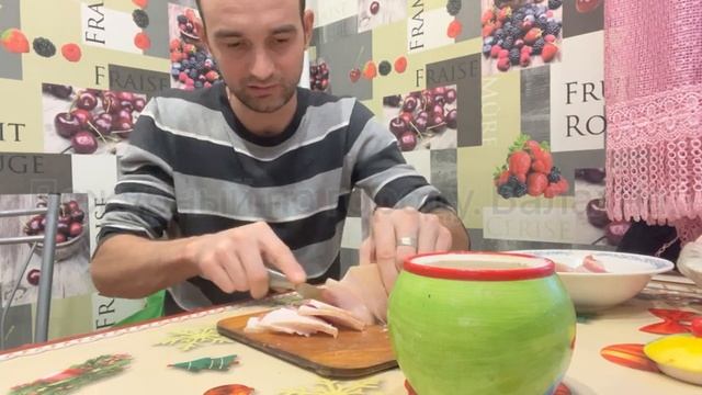 Как правильно нарезать и засолить домашнее сало. От Дежурного.18.12.2022 смотреть онлайн