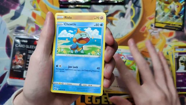 I Pulled The Vivid Voltage Pikachu Full Art смотреть онлайн