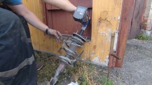 Тойота Авенсис, замена пружин подвески.