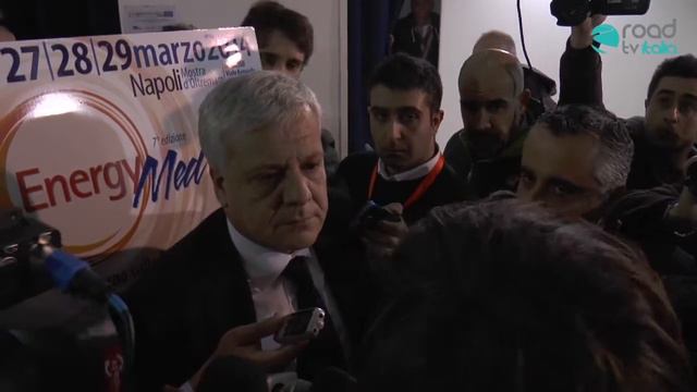 Intervista al ministro dell'ambiente Galletti sulla Terra dei Fuochi смотреть онлайн