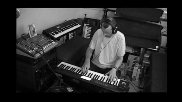 Tirtian Piano... смотреть онлайн