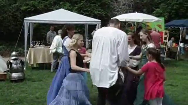 Русский Бернау осваивает Немецкий танец (bernau.ucoz.de).AVI смотреть онлайн