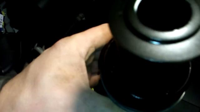 Замена масляного фильтра на авто смотреть онлайн