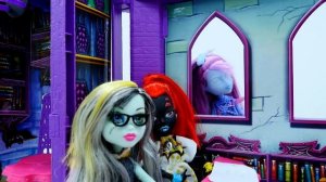 Школа Монстр Хай заколдована!? Мультики с куклами