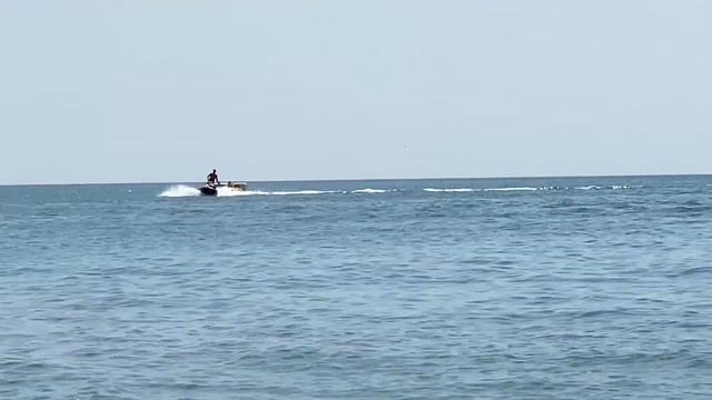 MARA și TATA PLEACĂ pe MARE cu 🚀 RACHETA | BRIANA Învață să ÎNOATE 🏊♀️ смотреть онлайн