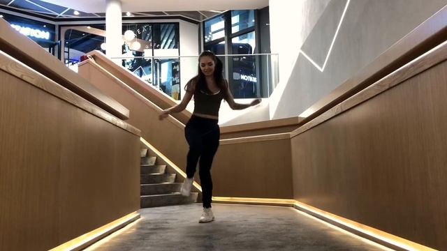 Девушка Классно Танцует | Awesome Dance | Shuffle & Cutting Shapes смотреть онлайн