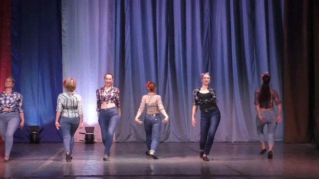 Ансамбль Коробейники. Королева бензоколонки смотреть онлайн