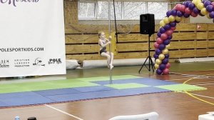 Выступление на соревнованиях по воздушной гимнастике 6