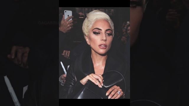 Lady Gaga - Applause 1 hour смотреть онлайн