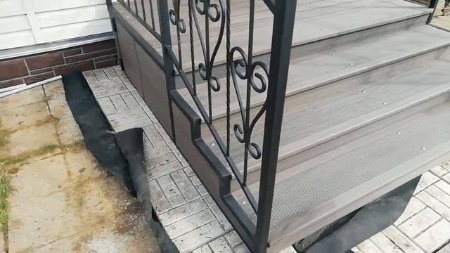 Крыльцо из ДПК на металлокаркасе с козырьком смотреть онлайн