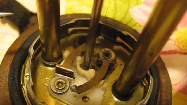 мерседес 308D ремонтируем датчик топлива часть1 смотреть онлайн