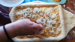 Простой пирог с картошкой и луком