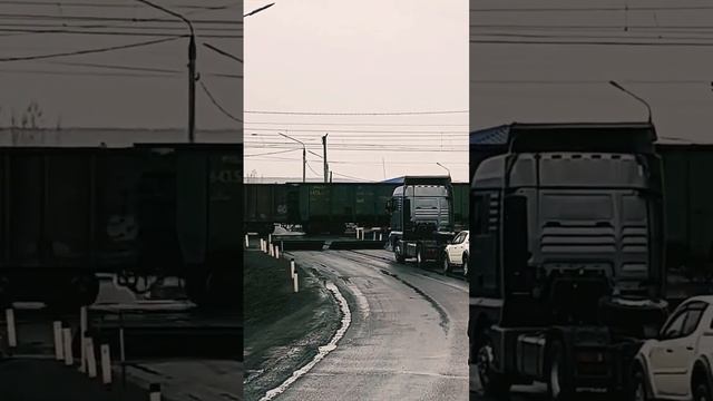 Railroad Crossing. Russian Double Freight Train смотреть онлайн