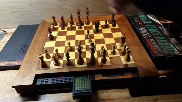 Шахматный компьютер Kasparov Renaissance Saitek