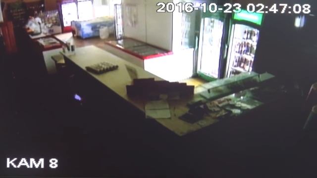 Сьемка с камеры воры лезут в магазин смотреть онлайн