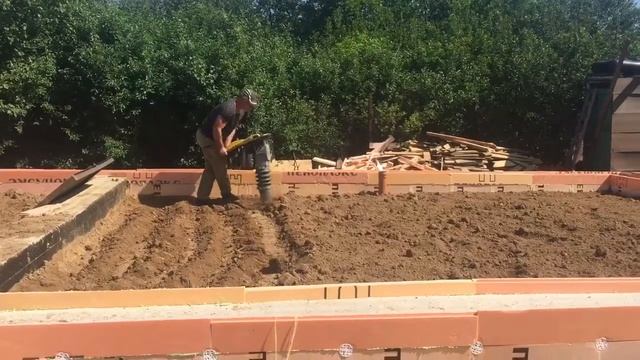 Полы по грунту. Обратная засыпка. Трамбовка виброногой. Backfilling of clay смотреть онлайн