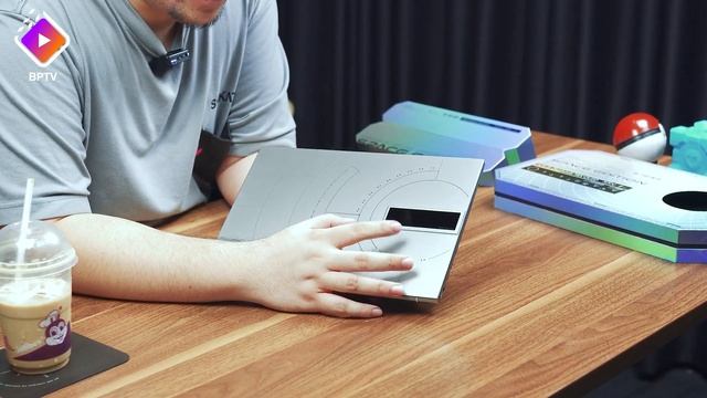 The LAPTOP that will take you to the MOON! ?? смотреть онлайн