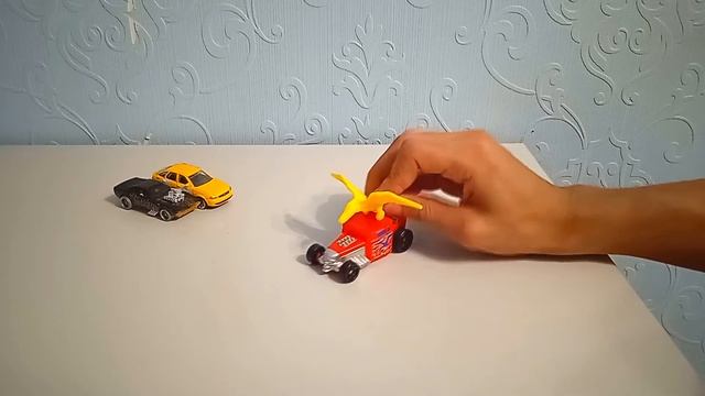 Какие машинки лучше? HotWheels против AUTOGRAND. Сюрприз BurgerKing - распаковка моделек автомобиле
