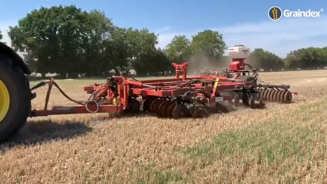 Elgar osr going in after winter barley using a Gregoire Besson Discordon. смотреть онлайн