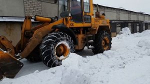 АМКОДОР 332С на уборке снега.