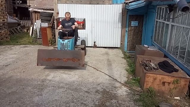 Андрюха на самодельном тракторе у самоделкина в рабочем смотреть онлайн
