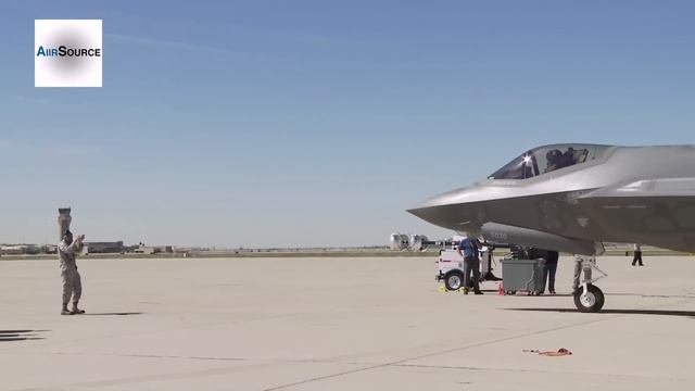 F-35 Landing and Taxiing at Luke Air Force Base (2014) смотреть онлайн