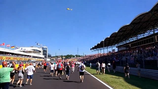 Walking to Hungaroring podium смотреть онлайн