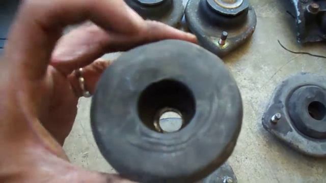 Daihatsu Charade Rear Shock mounting Replacement смотреть онлайн