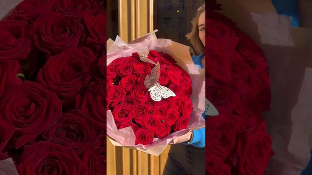 33 красные розы 60 см с бабочками смотреть онлайн