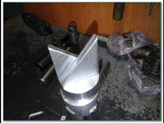 Как сделать РОГАТКУ на фрезерном станке. Фрезеровка под 45 градусов смотреть онлайн