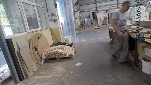 Работа на мебельной фабрике. Вторая часть (Сборка каркасов) смотреть онлайн