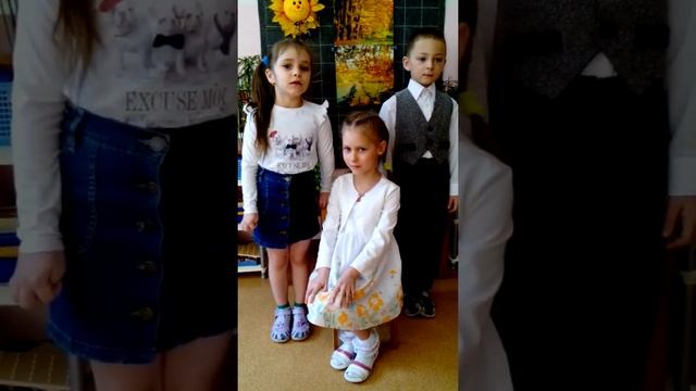 Страна читающая — «"Солнечные Зайчики» читают произведение «Листья (Пусть сосны и ели…)» Ф. И. Тютч смотреть онлайн