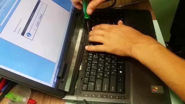КАК ЗАМЕНИТЬ КЛАВИАТУРУ НА НОУТБУКЕ ACER EXTENSA 5220/ЗАМЕНА КЛАВИАТУРЫ НА ACER EXTENSA 5220 смотреть онлайн