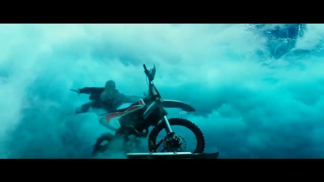 Бладшот - Вин Дизель гоняет на Вина Дизеля (обзор фильма) смотреть онлайн