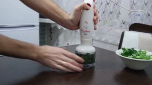 Измельчение зелени с помощью блендера Moulinex DD102142