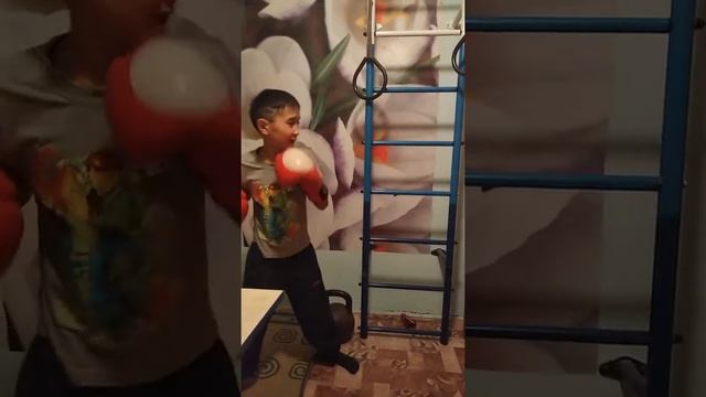 Первый урок бокса Ануара смотреть онлайн