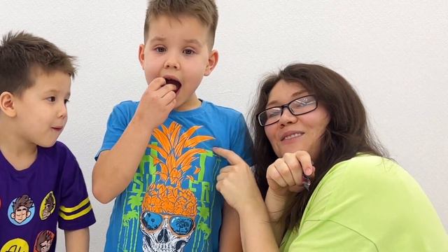 Едим САМЫЕ КИСЛЫЕ КОНФЕТЫ в Мире ! Челлендж смотреть онлайн