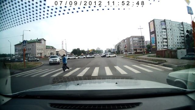 Абакан Дастер Базальт слева на перекрестке смотреть онлайн