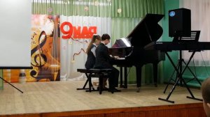 В лесу прифронтовом дуэт фортепиано