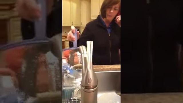 Nola takes a bath смотреть онлайн