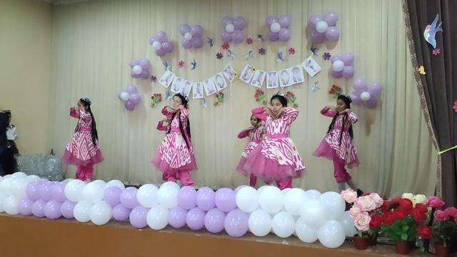 Toshkent Viloyati Õrta Chirchiq Tumani 15-maktab Boychechak Raqsi