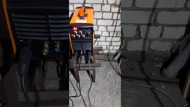 Сварочный аппарат сварог jasic Real tig 200p ac/dc смотреть онлайн