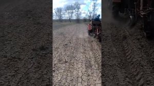 Трактор с моторо  д 2500 перкинс