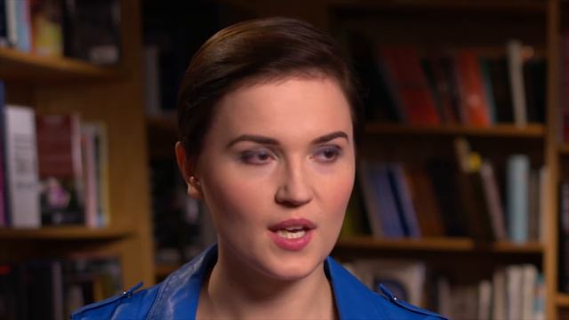 FOUR: A DIVERGENT COLLECTION | Veronica Roth Interview смотреть онлайн