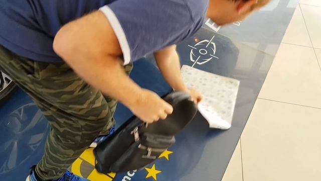 ВЫБИРАЕМ МАШИНУ В АВТОСАЛОНЕ ДЛЯ ПОЕЗДОК В ЕВРОПУ смотреть онлайн