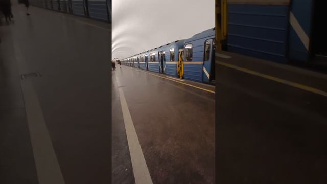Последний вагон ем 501 с молдингом в санкт питербурге 6324 отправляется со станции площадь ленина смотреть онлайн