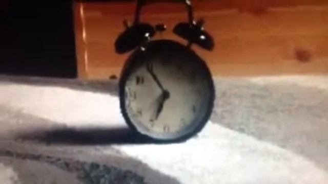 Что делать если будильник не дает спать? смотреть онлайн