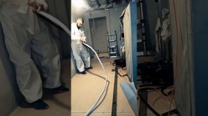 монтаж трассы для кондиционера / прокладка фреоновой магистрали по потолку